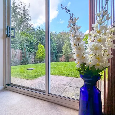 Spacious 4 Bed Riverside Home Manchester Exterior photo