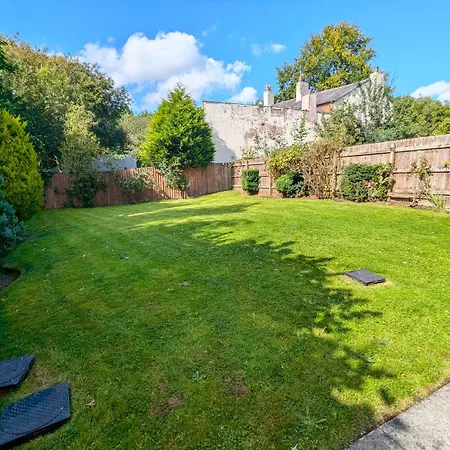 Spacious 4 Bed Riverside Home Manchester Exterior photo