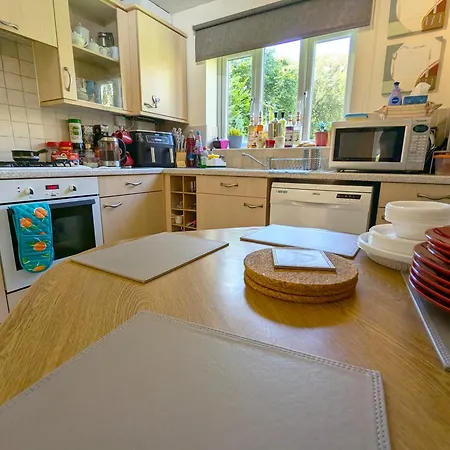 Spacious 4 Bed Riverside Home Manchester Exterior photo