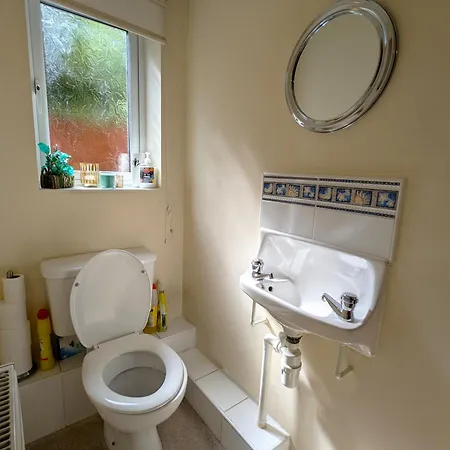 Spacious 4 Bed Riverside Home Manchester Exterior photo