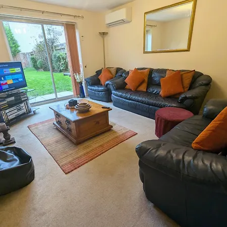 Spacious 4 Bed Riverside Home Manchester Exterior photo