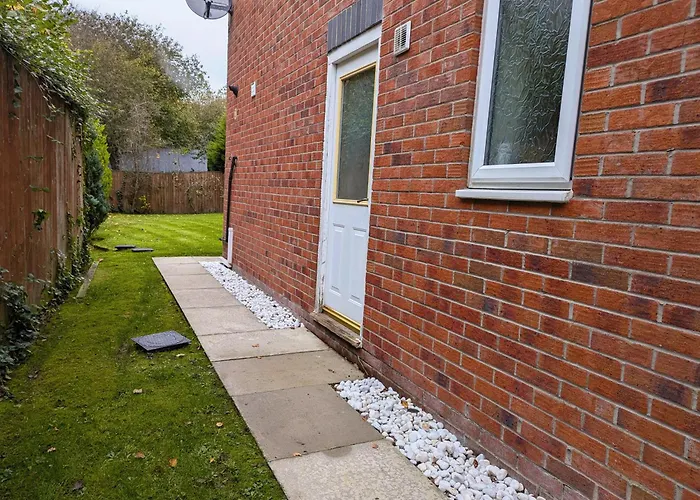 Spacious 4 Bed Riverside Home