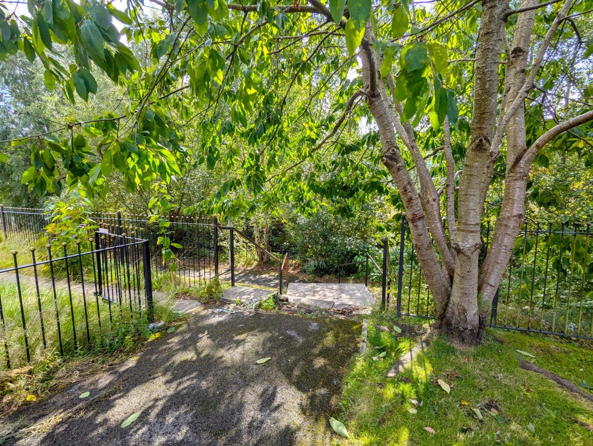 Spacious 4 Bed Riverside Mánchester