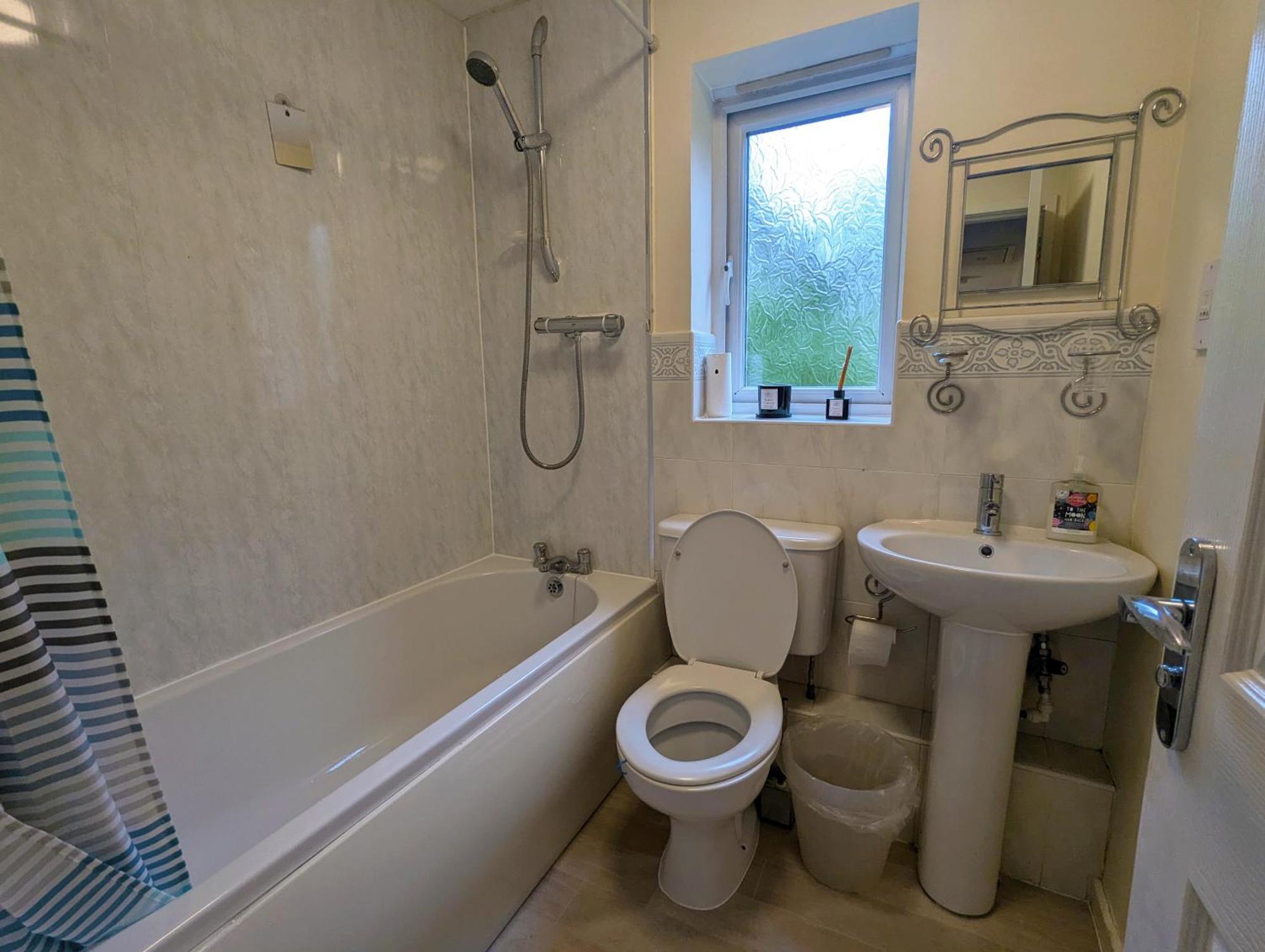 Spacious 4 Bed Riverside Сasa de vacaciones
