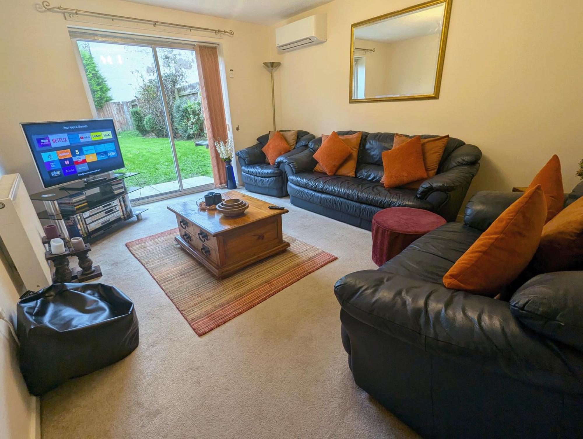 Spacious 4 Bed Riverside Сasa de vacaciones *