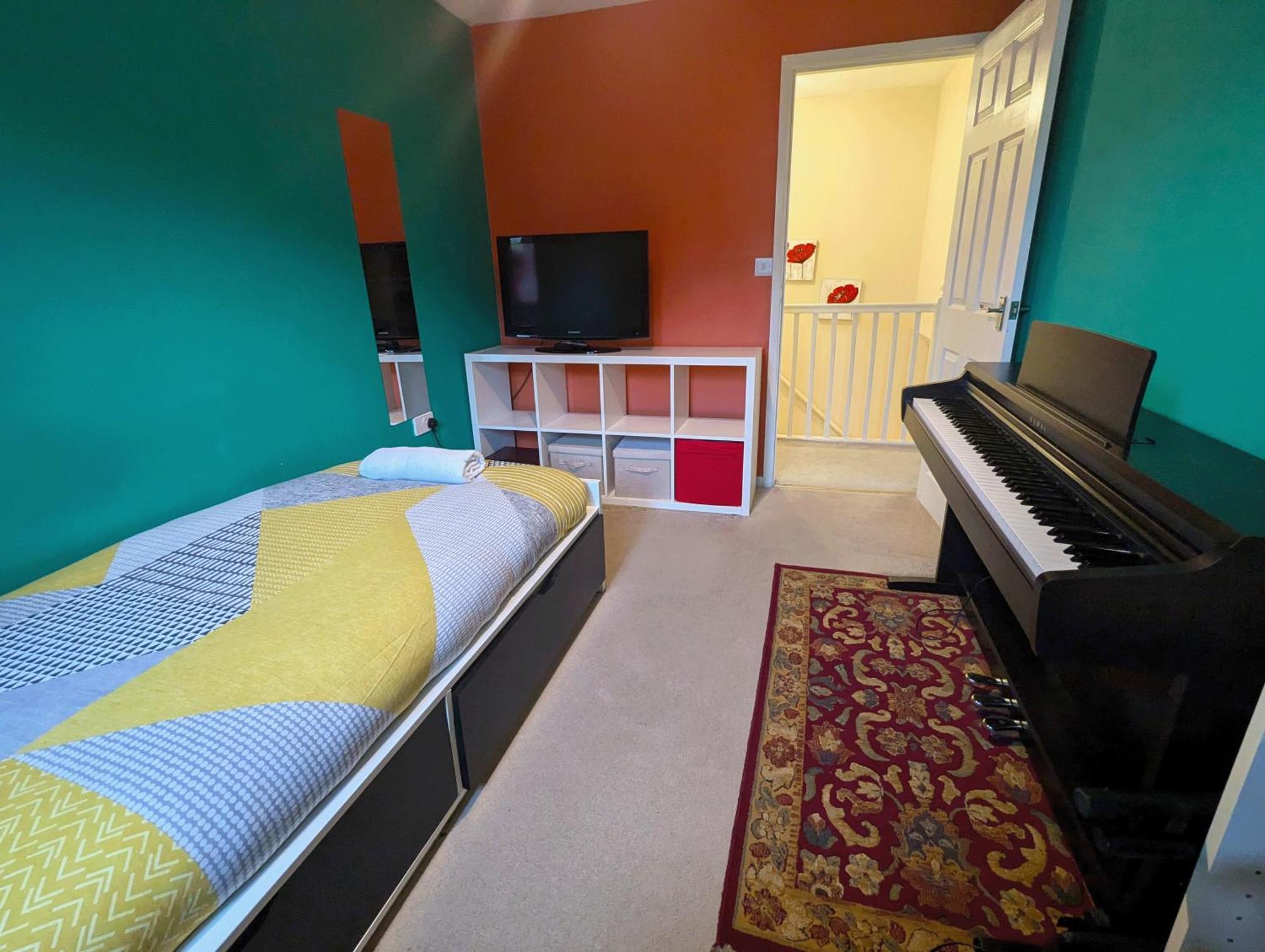 Spacious 4 Bed Riverside * Mánchester